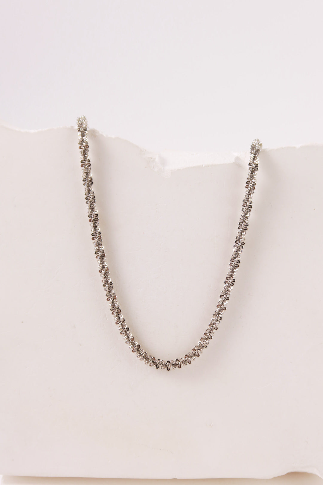 Collar elegante y refinado