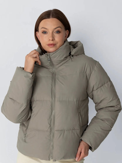 Chaqueta acolchada corta clásica WarmCore™ con capucha desmontable
